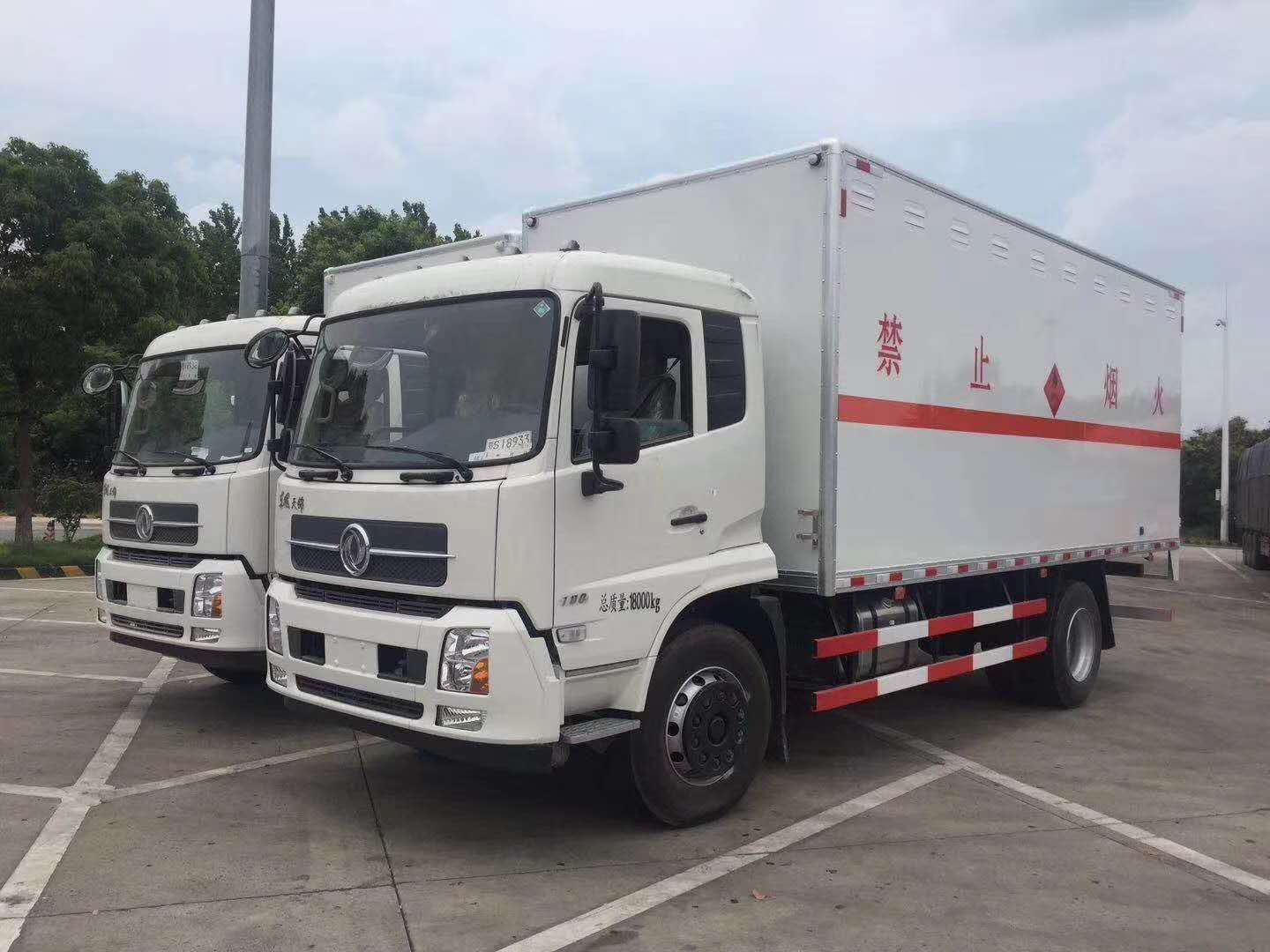 蘇州姜總訂購的東風(fēng)天錦易燃氣體廂式車發(fā)車