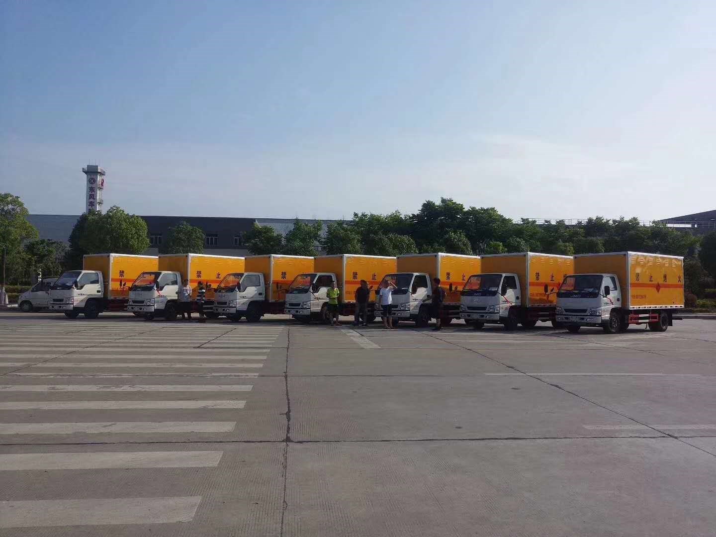 江西廖總訂購7臺江鈴易燃氣體廂式車發車