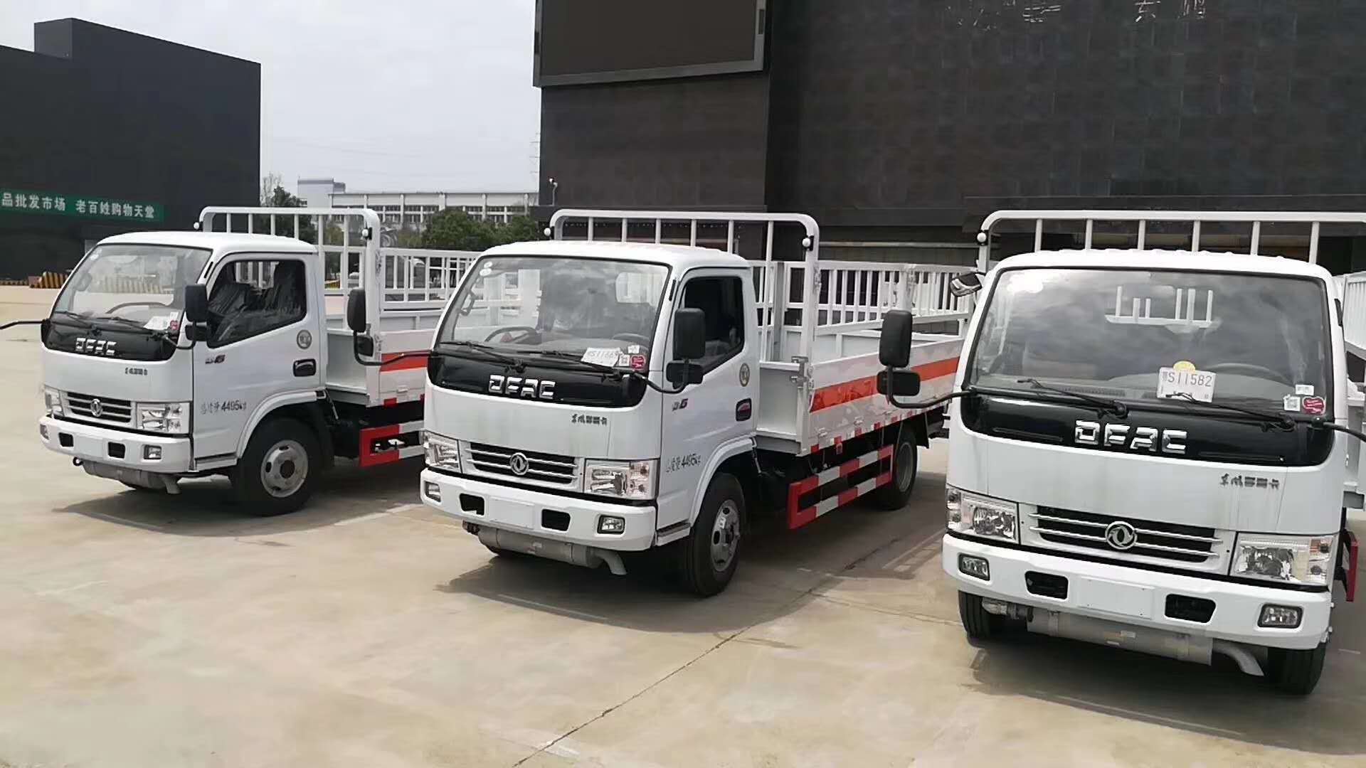 山東青島某運輸公司向總訂購三臺東風多利卡藍牌倉欄氣瓶車