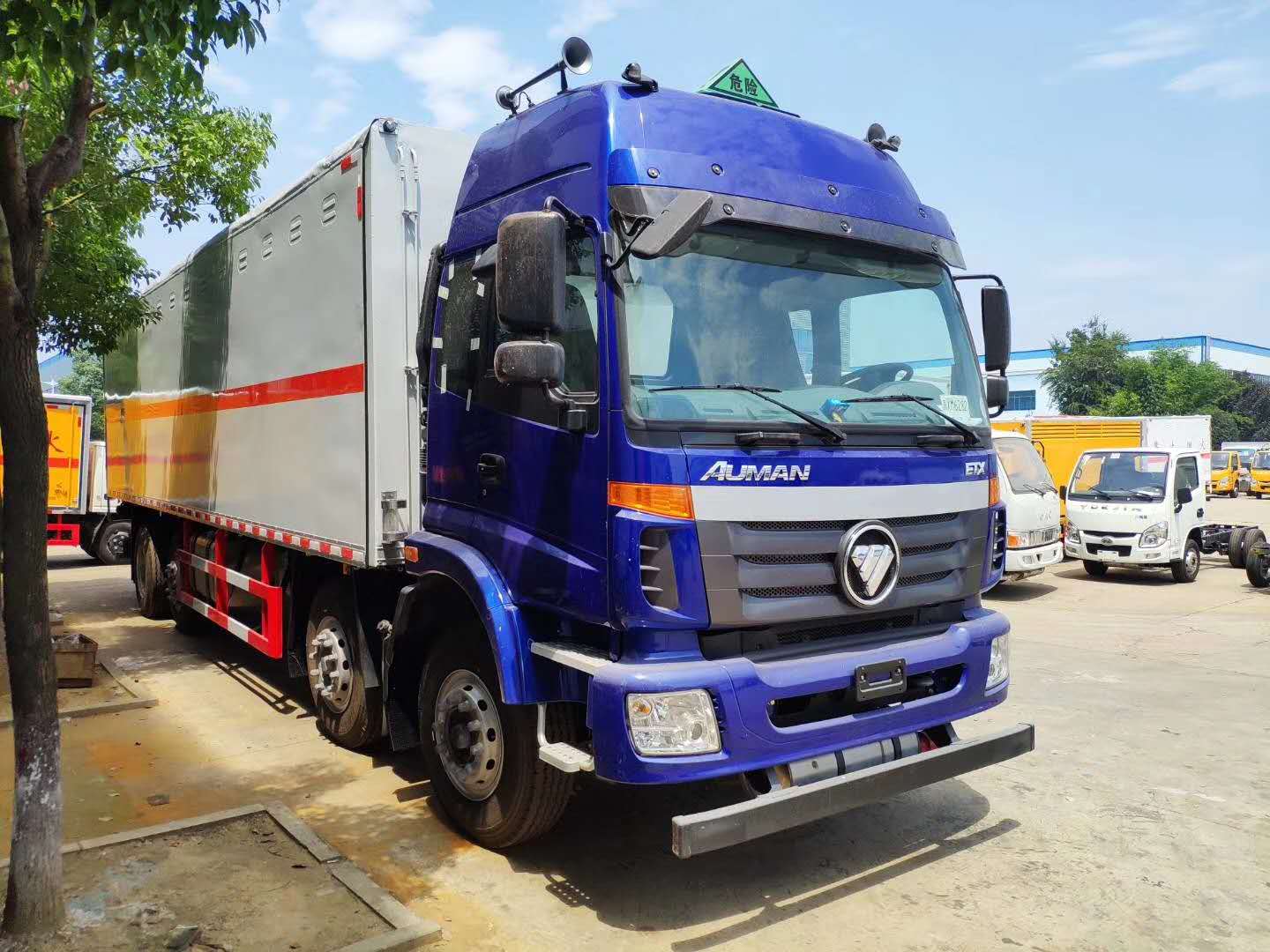 今日推薦——福田歐曼前四后六9.6米廂長危貨車