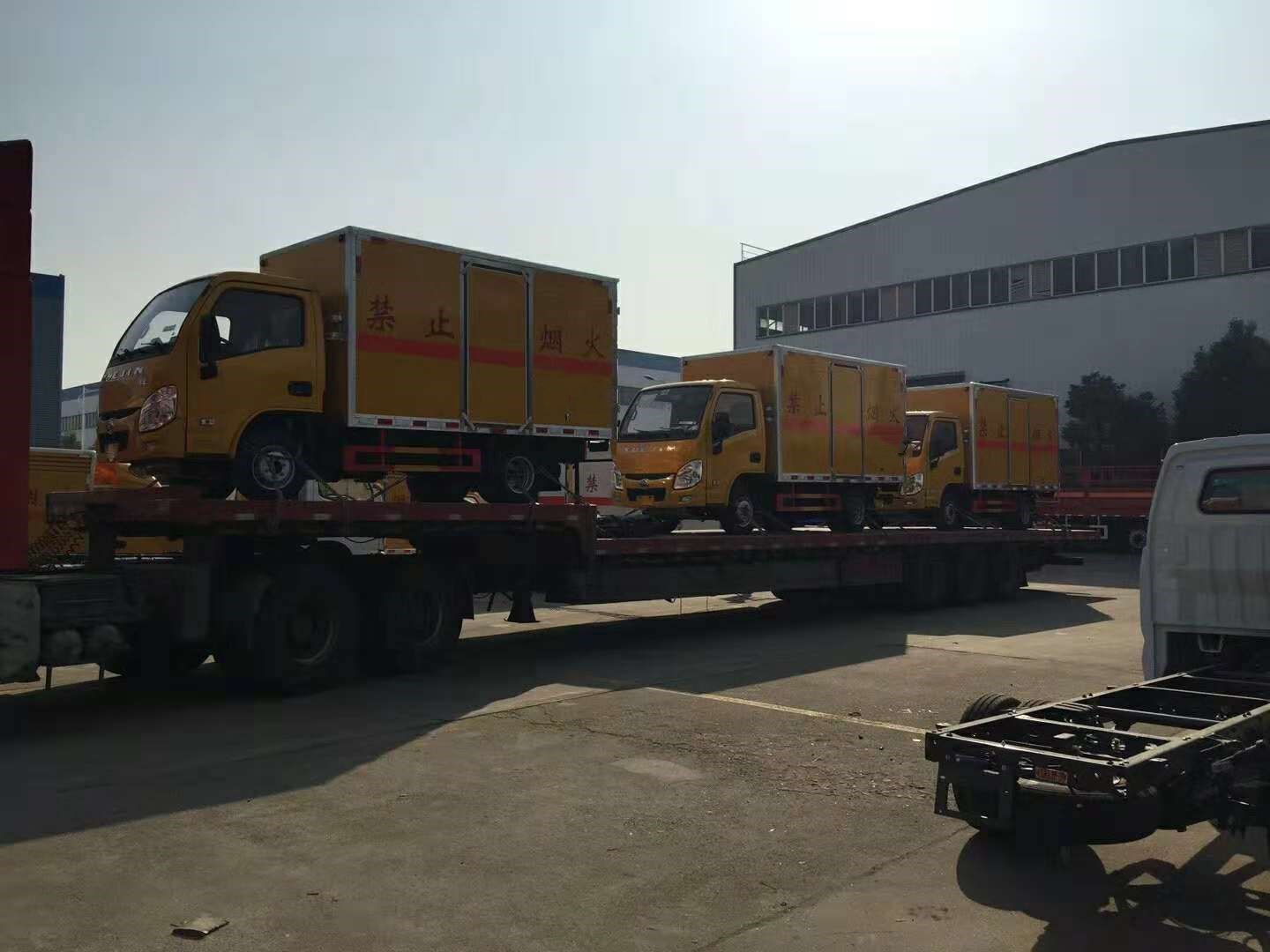 東北劉總訂購(gòu)十臺(tái)躍進(jìn)易燃?xì)怏w廂式車(chē)全部發(fā)走