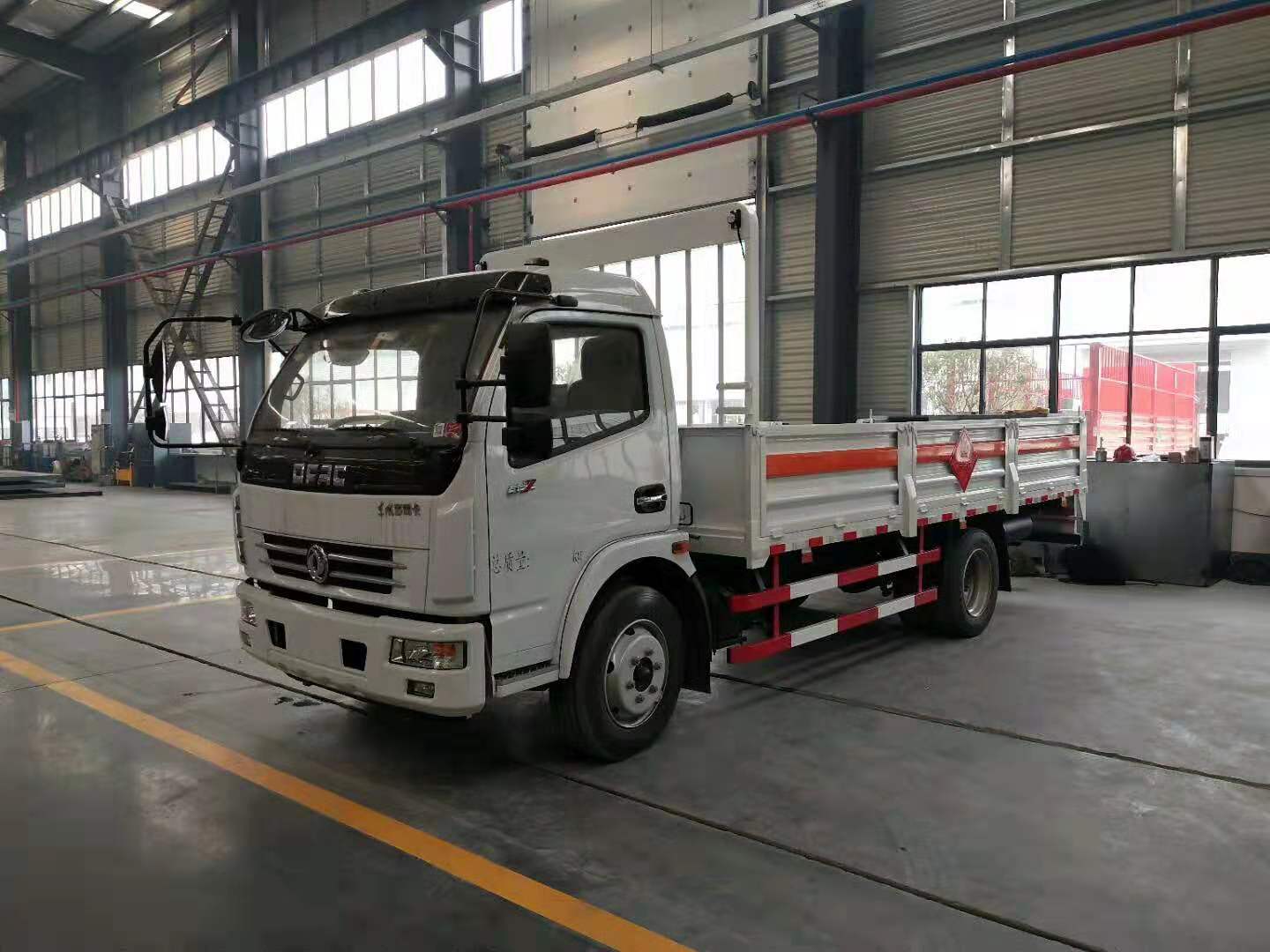 湖南杜總東風(fēng)多利卡5.1米氣瓶車加班發(fā)車