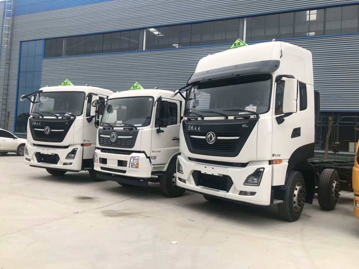 帶您觀賞東風(fēng)商用國(guó)六危貨車(chē)底盤(pán)全家福