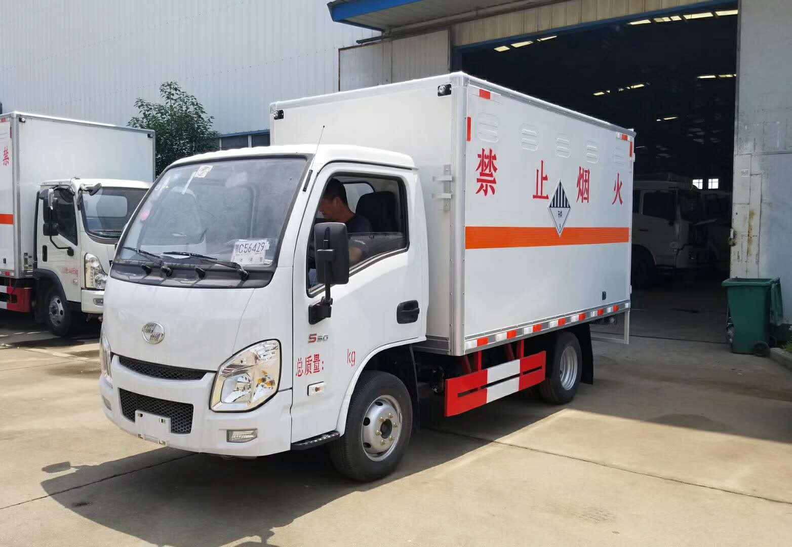 程力危化稀缺車(chē)型推薦——躍進(jìn)小型雜項(xiàng)危險(xiǎn)品廂式車(chē)