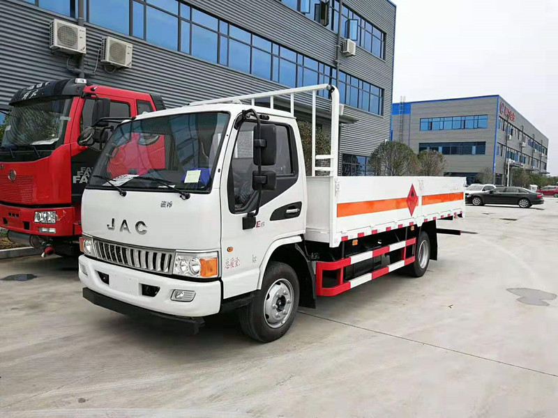 河北張總訂購江淮5.05米氣瓶運輸車發車