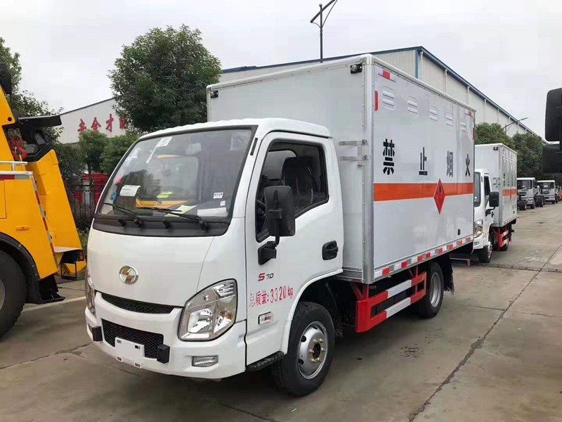 河北王總訂購的2臺躍進國六易燃氣體廂式運輸車發車