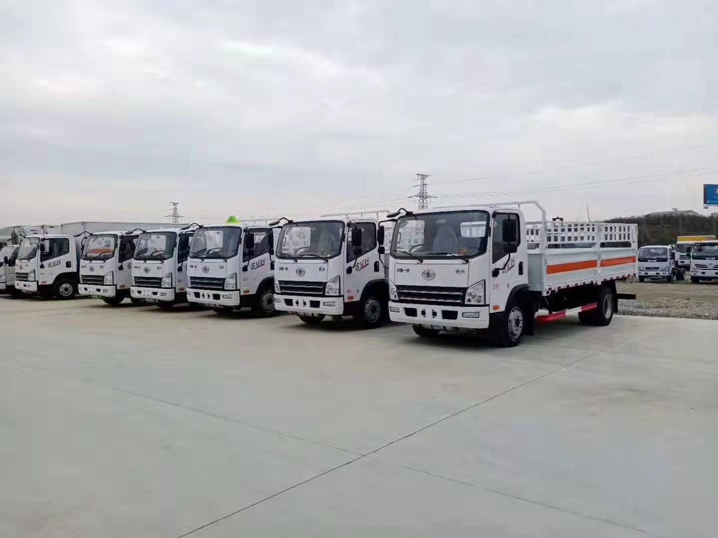 遼寧孫總5臺解放虎V氣瓶運輸車加班發走