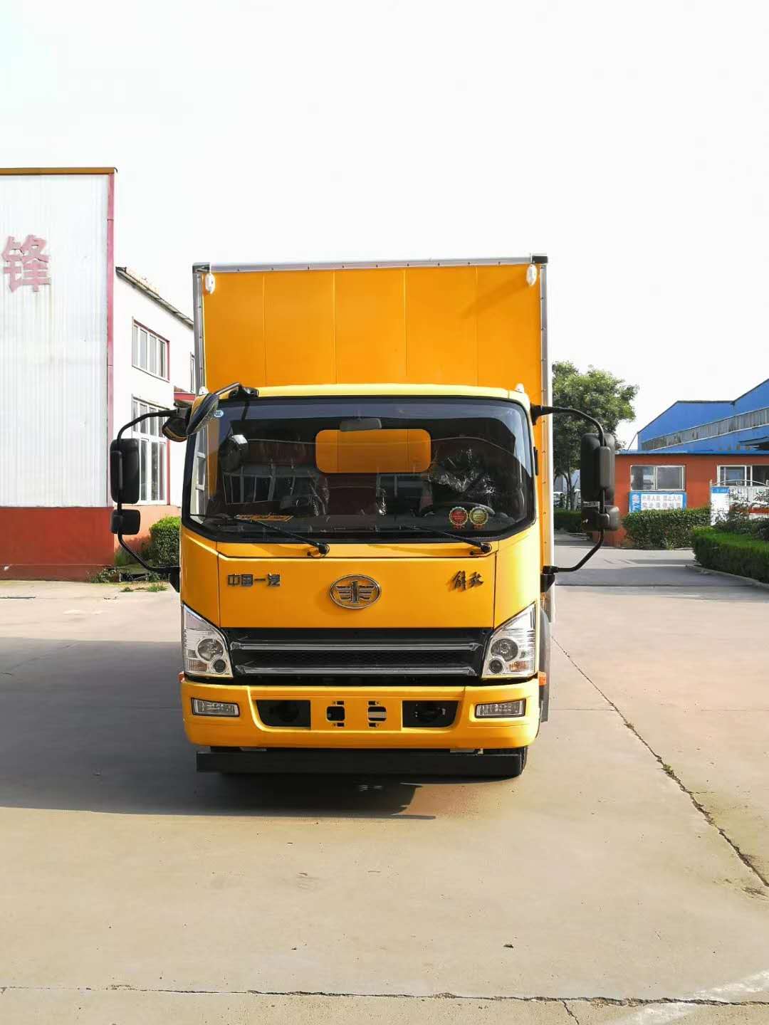 解放整車黃易燃氣體廂式運輸車