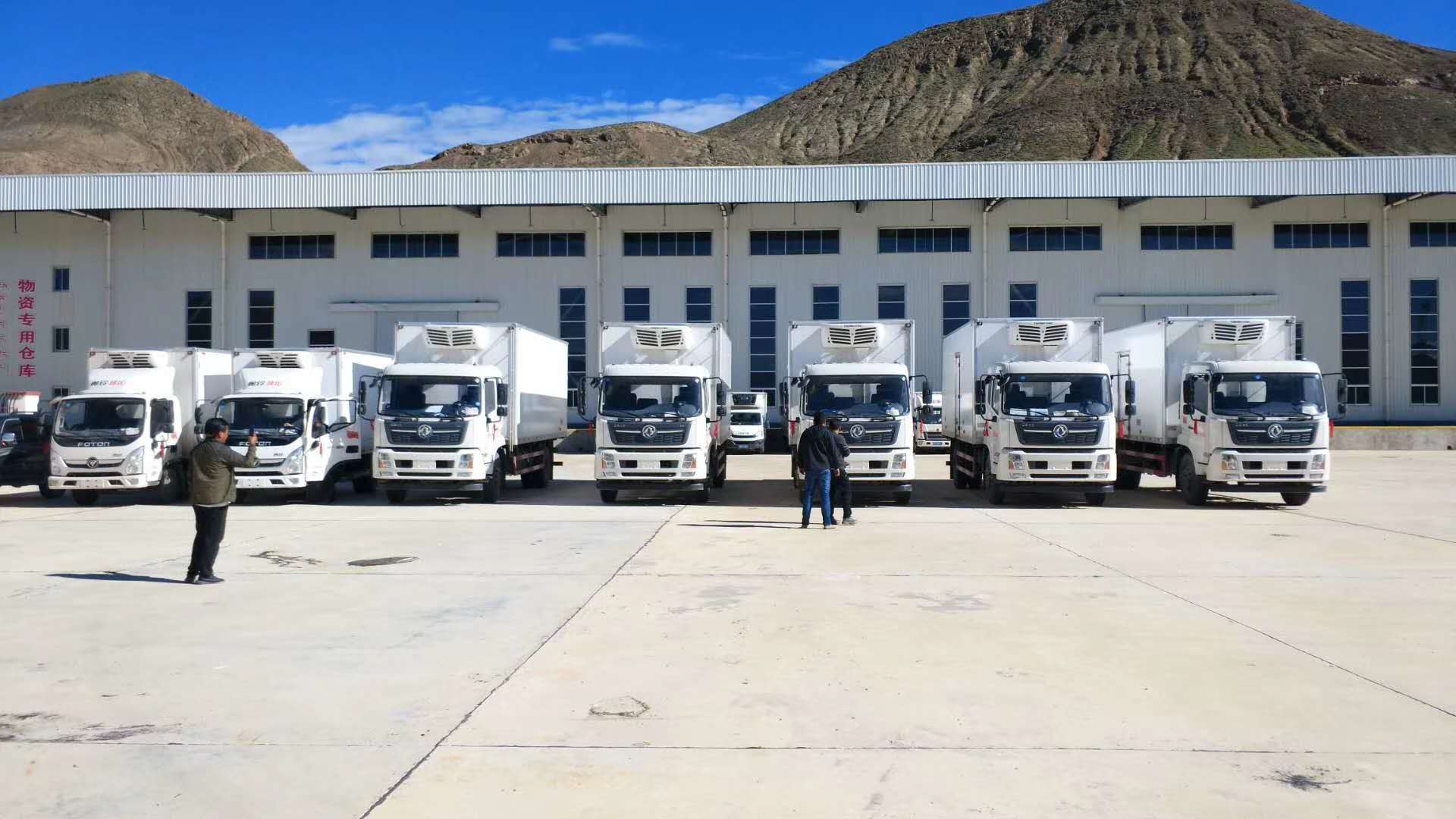 西藏某物流公司在我司批量訂購7臺冷藏車