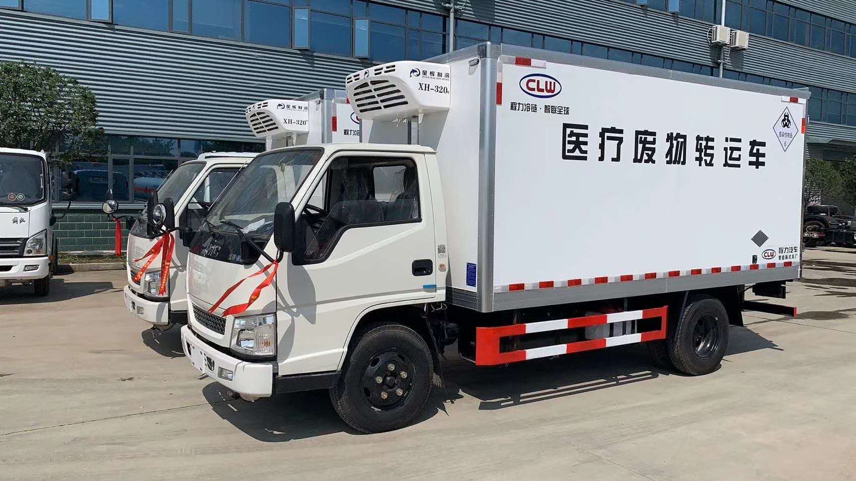 新疆滿總在我司訂購兩臺江鈴醫療廢物轉運車發車