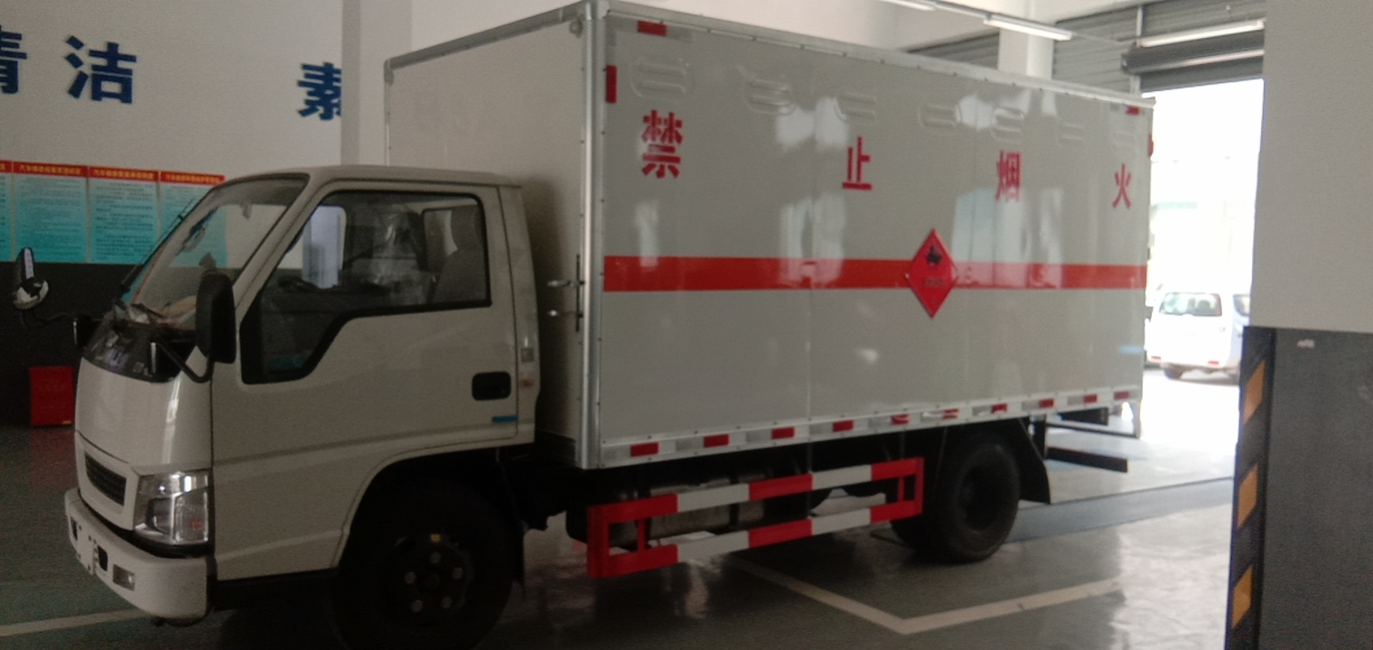 江鈴爆款黃牌易燃液體廂式車詳細介紹