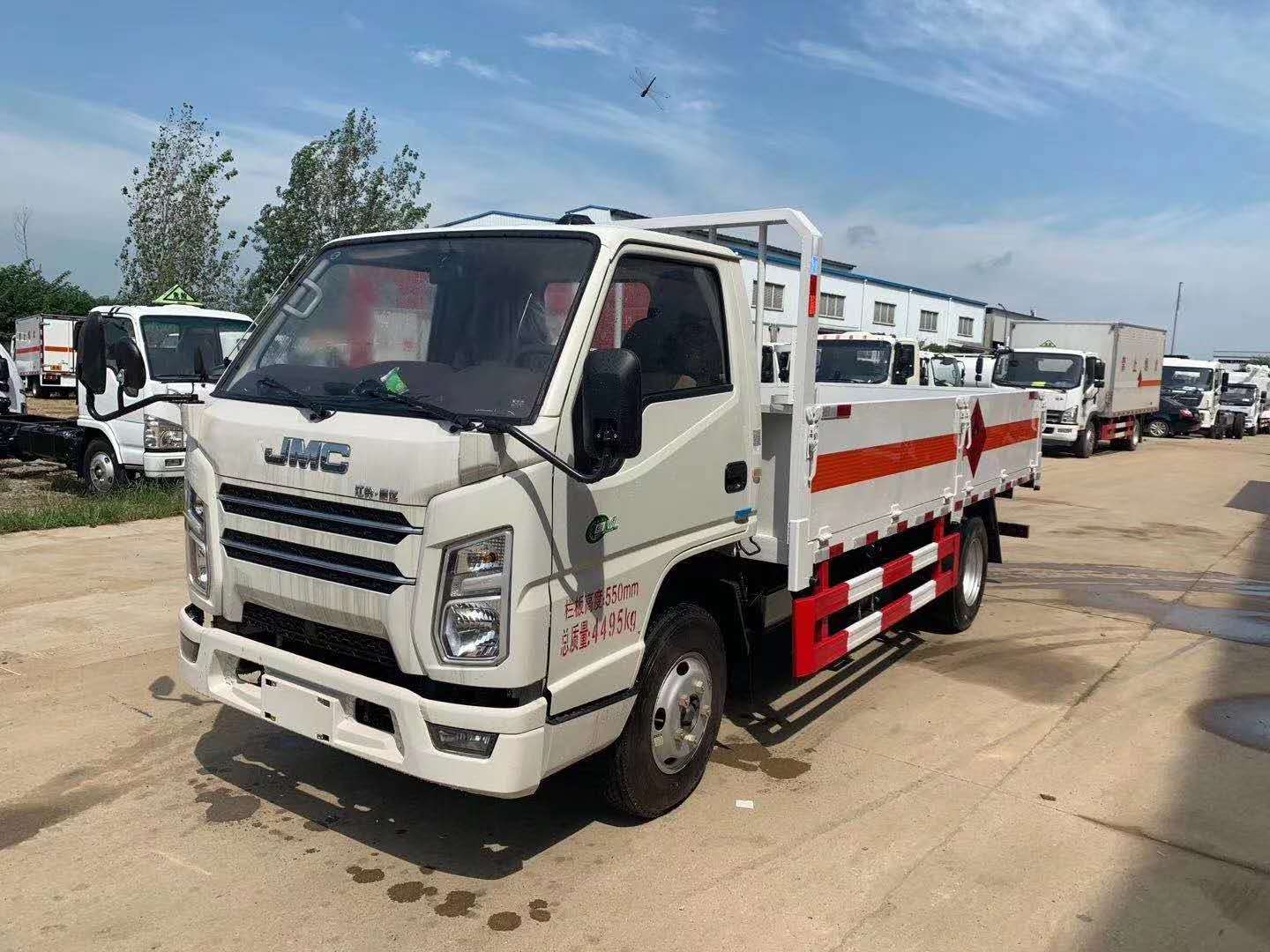 江鈴國六低欄板氣瓶運輸車詳細配置