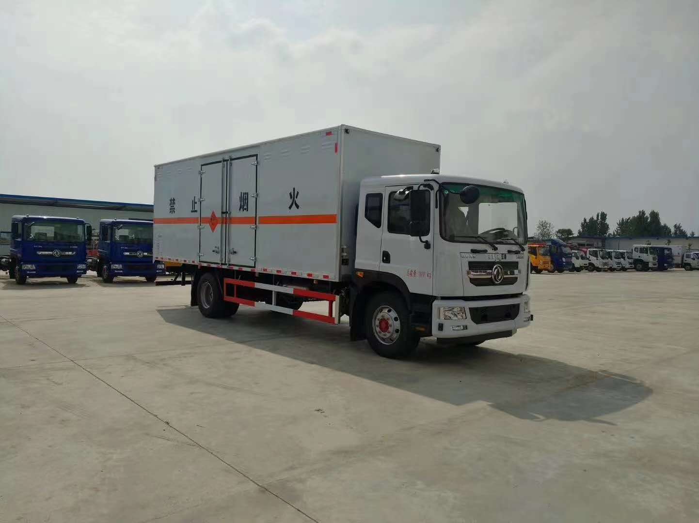 程力專汽為您解析11月份高速公路限行新政策