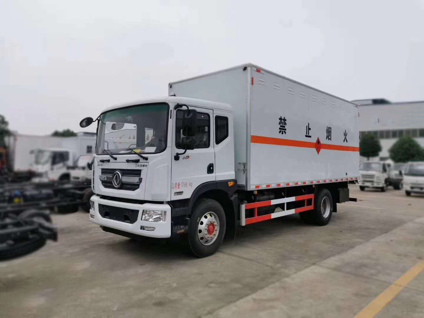 東風D9國六腐蝕性物品廂式運輸車