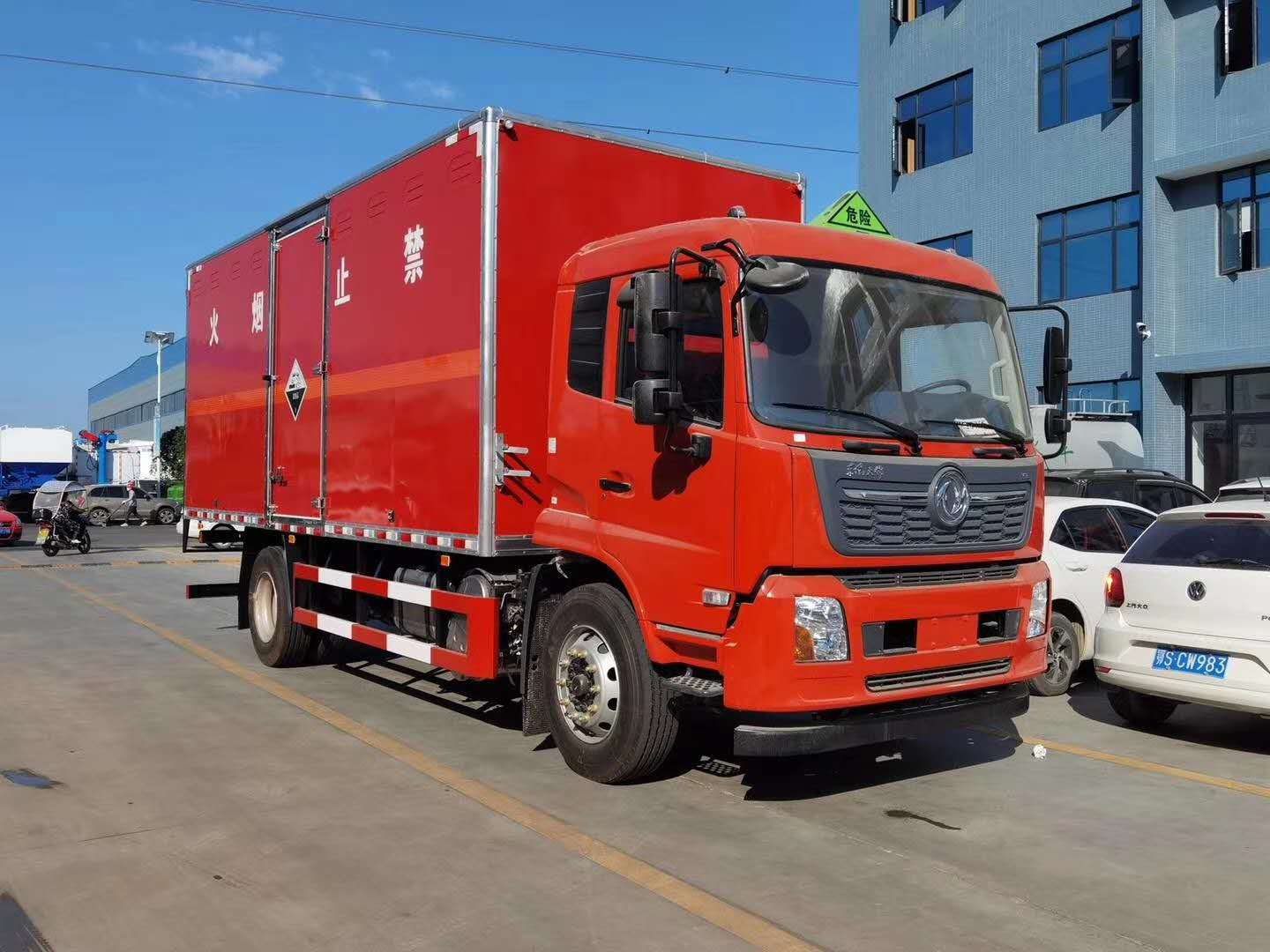 國六東風天錦6米2腐蝕性物品廂式運輸車