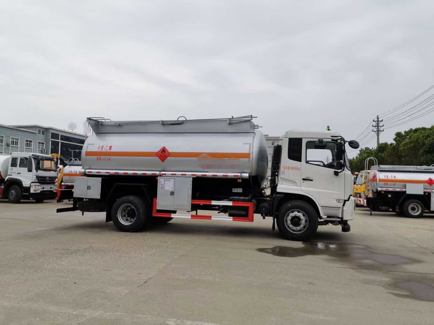 東風天錦甲醇罐式運輸車詳細配置介紹