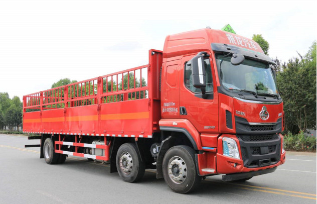 東風(fēng)柳汽乘龍6×2（9.6米貨廂）氣瓶運(yùn)輸車