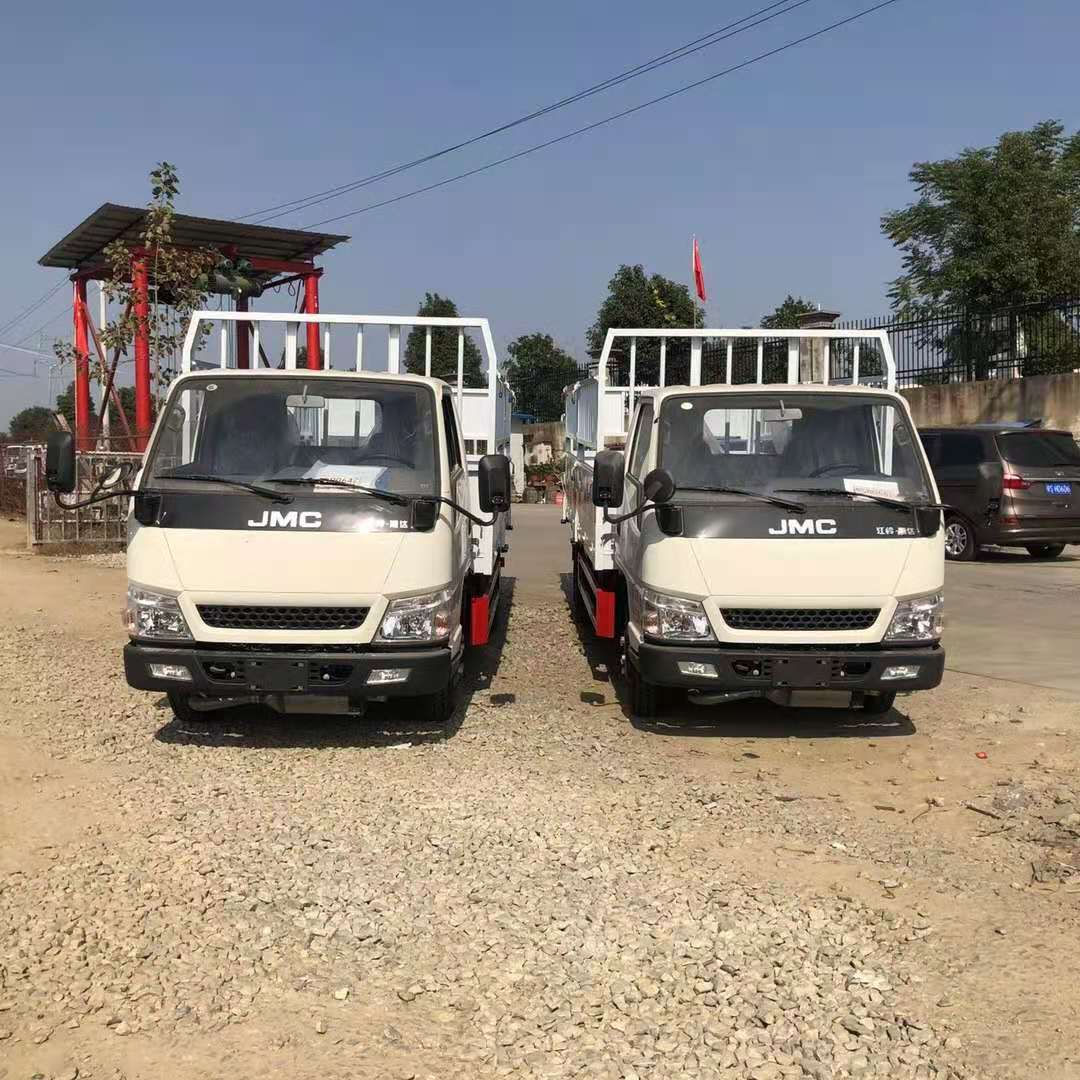 新疆王總自提兩臺江鈴氣瓶運輸車