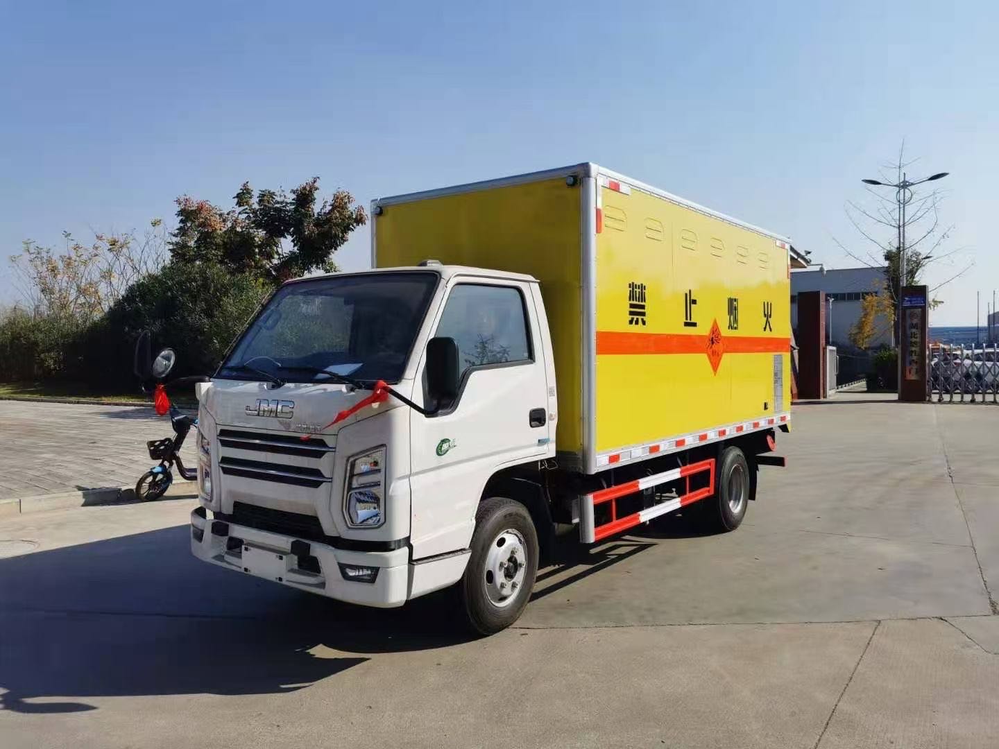 江鈴黃牌國六爆破器材運輸車