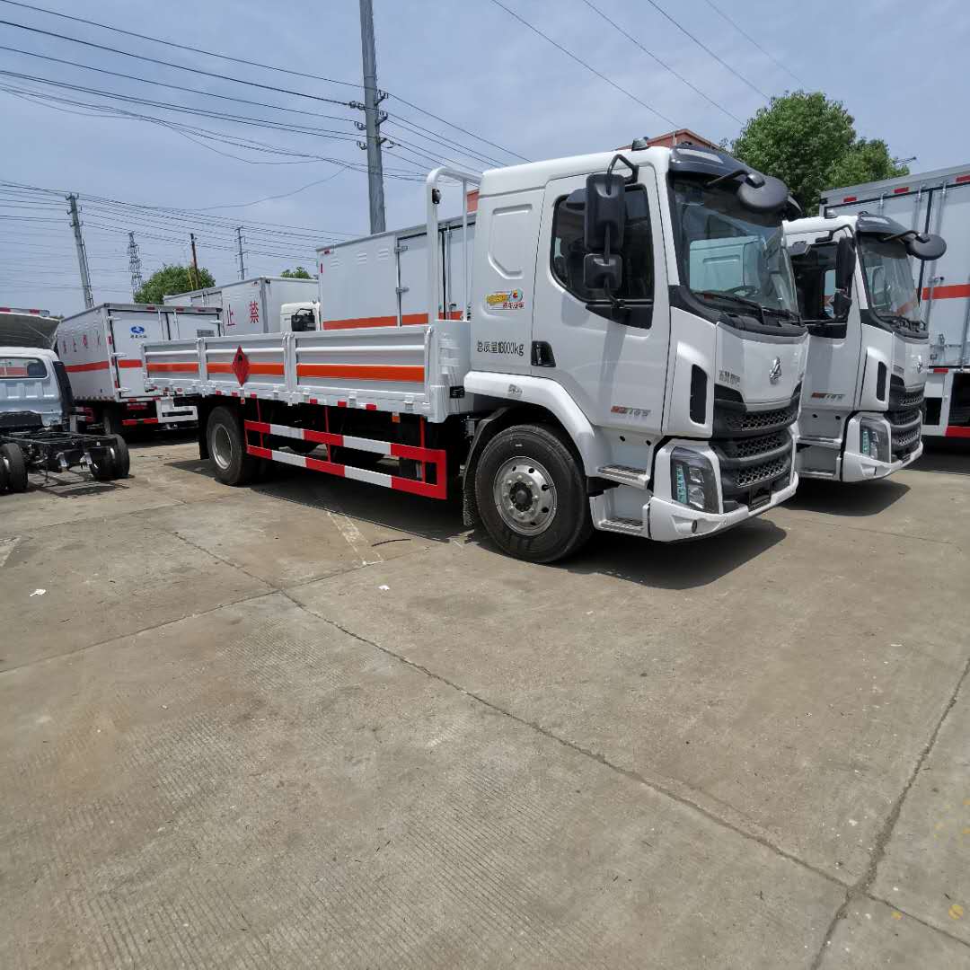 柳汽乘龍6米8運輸車詳細配置介紹