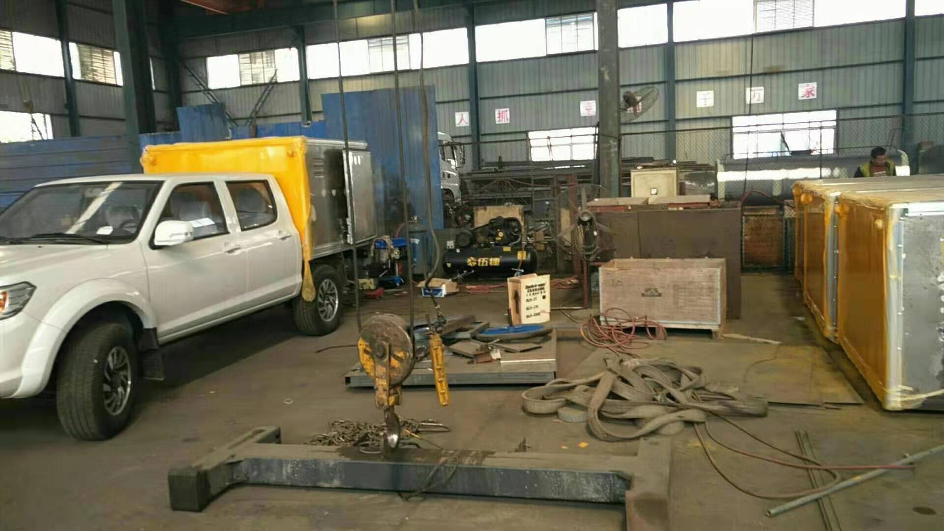 東風日產雙排定制型防爆車