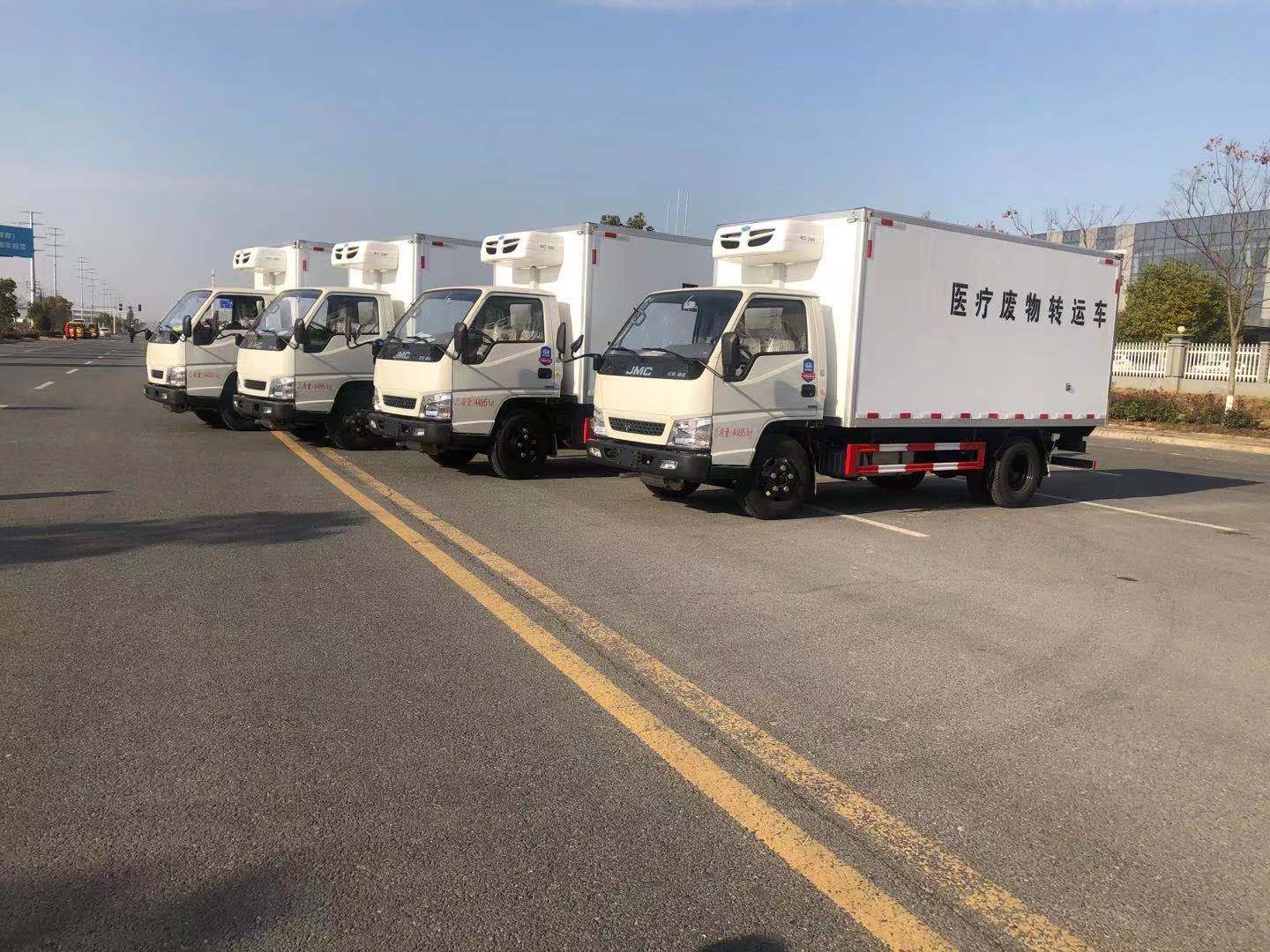 新疆李總4臺江鈴醫療廢物轉運車發車