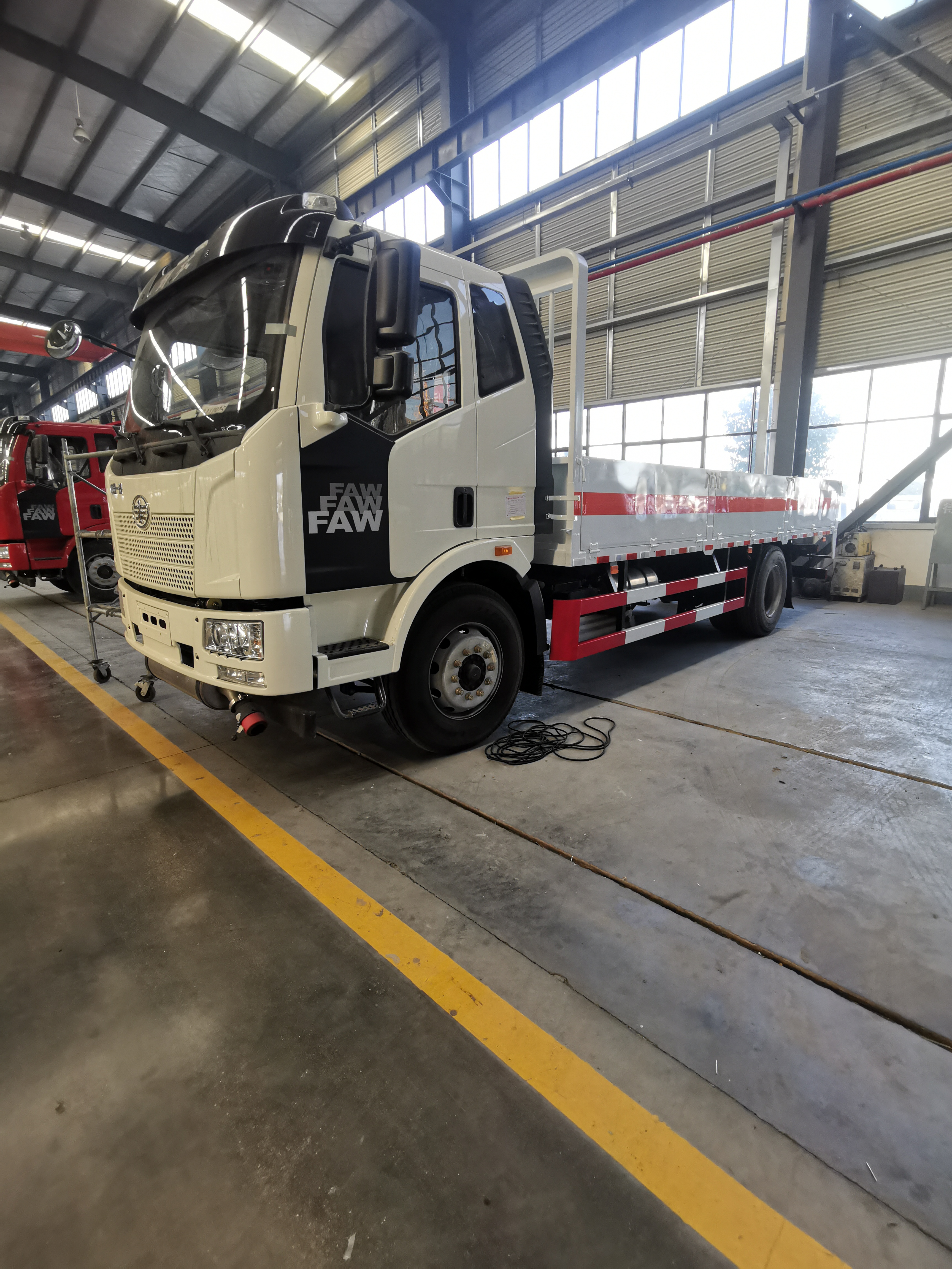 解放J6氣瓶運輸車詳細配置介紹