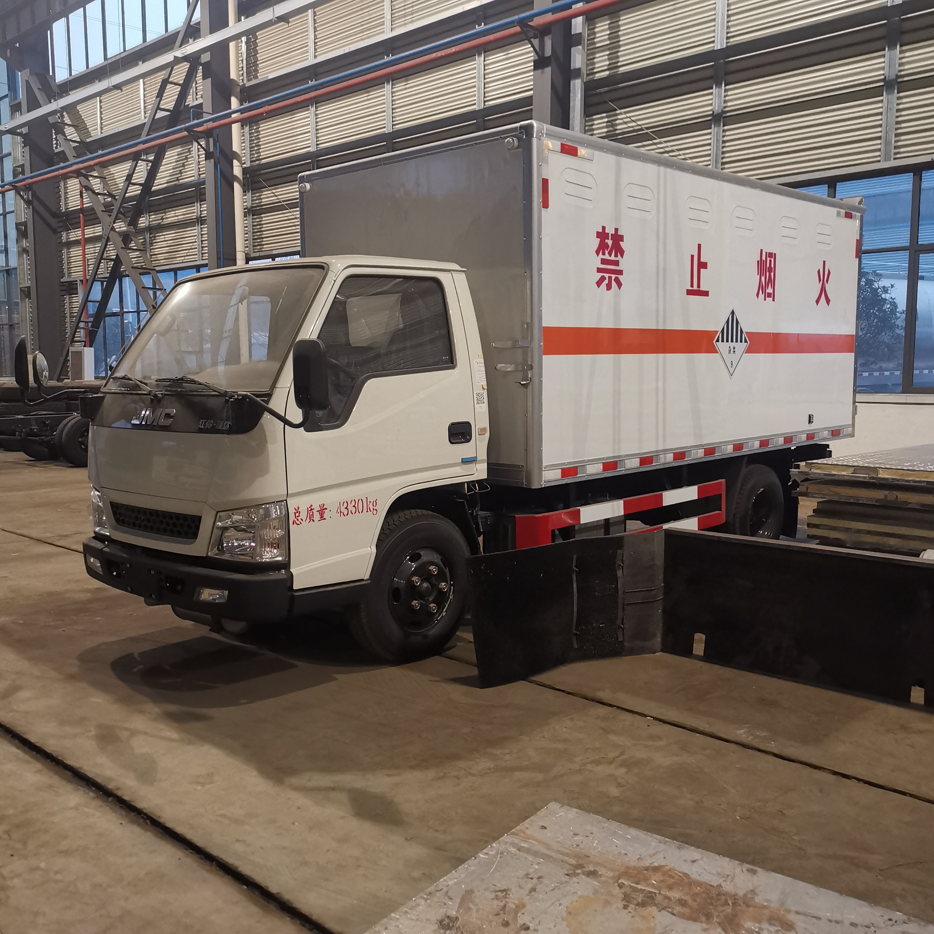 江鈴九類雜項危險品運輸車