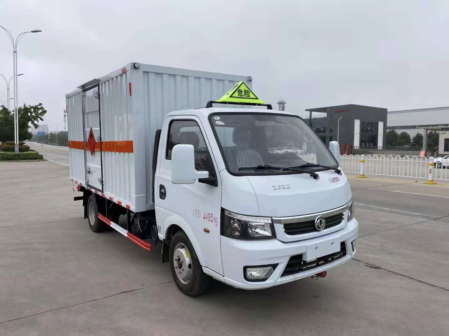 東風途逸柴油國六瓦楞板危險品運輸車