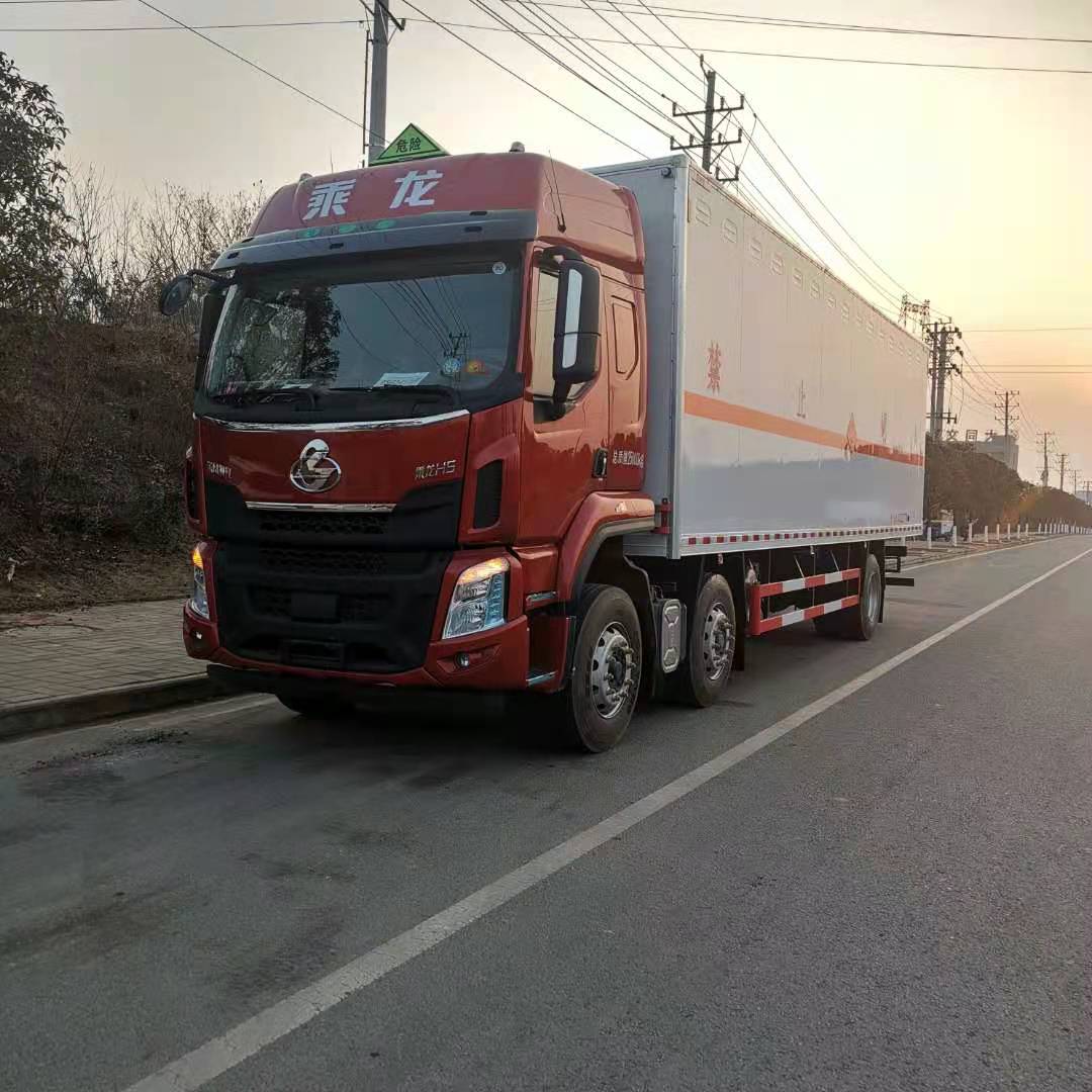 柳汽三軸帶三開側門危險品車