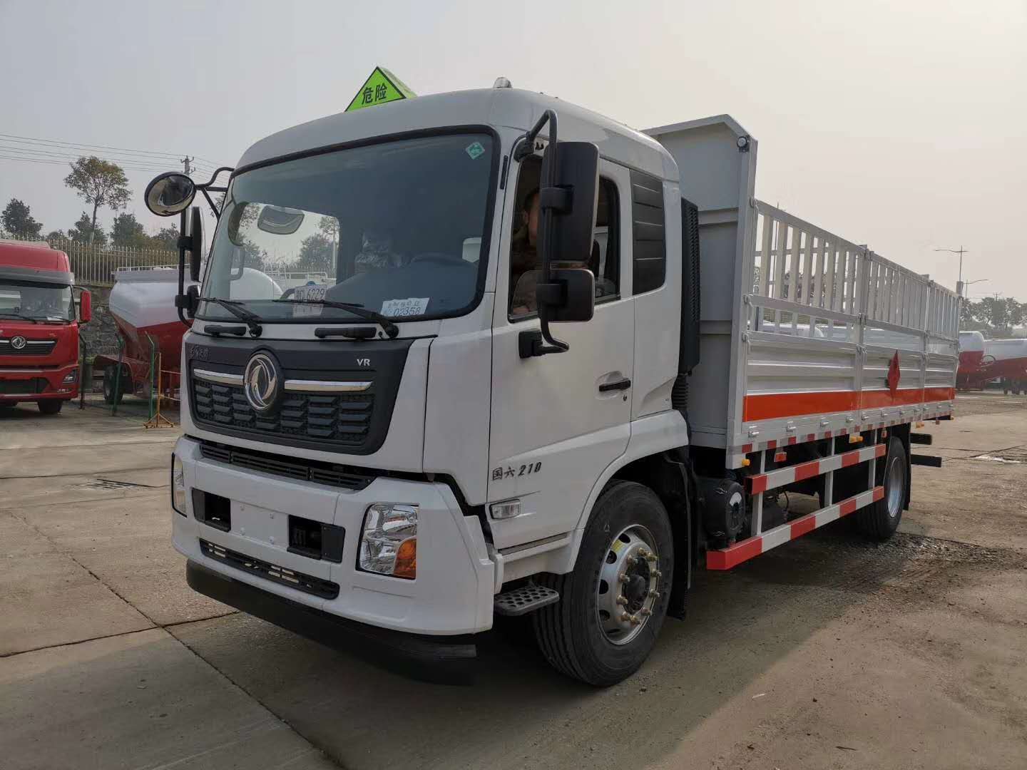 東風天錦國六氣瓶運輸車