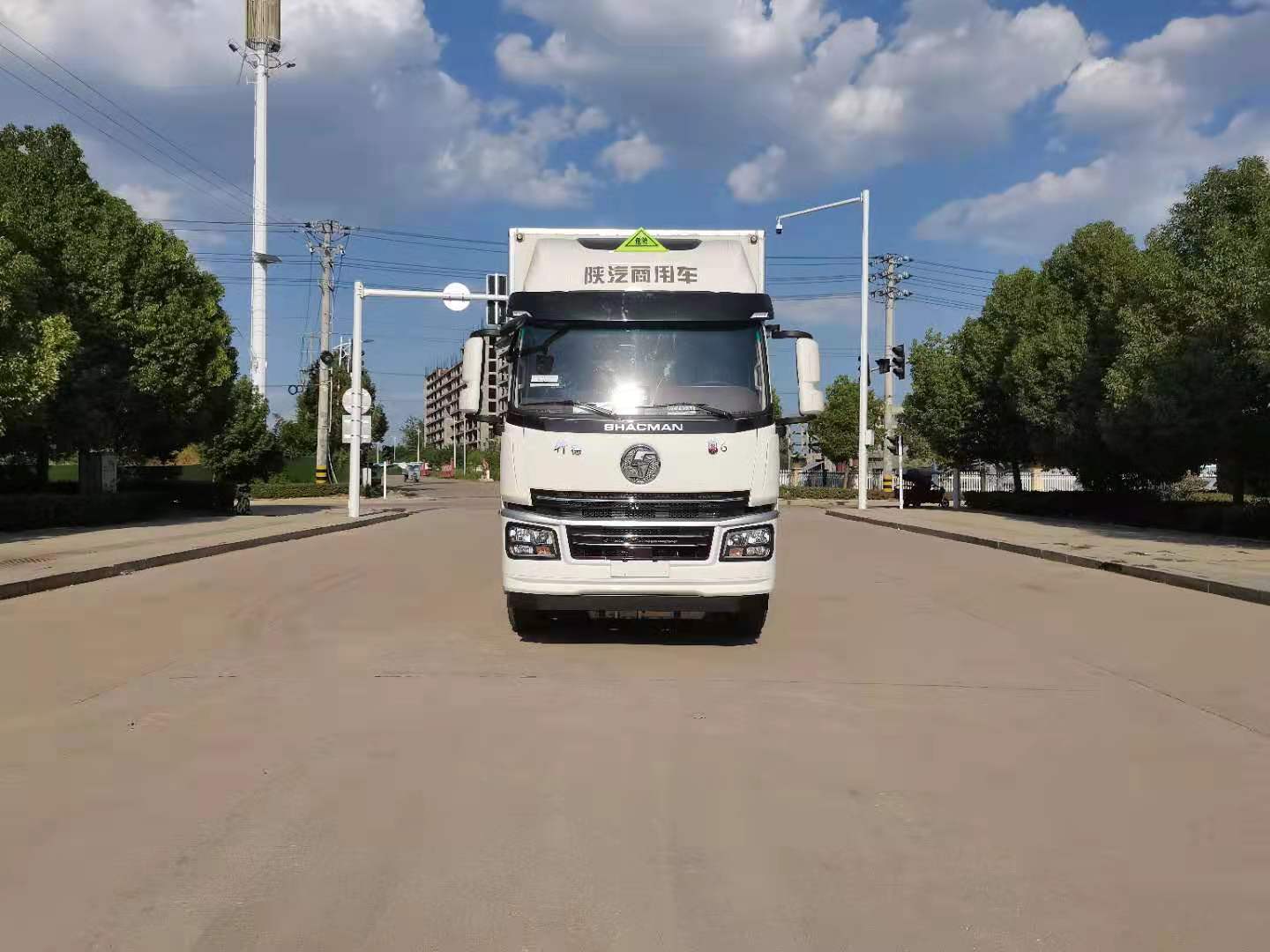 陜汽三軸國六危險品車