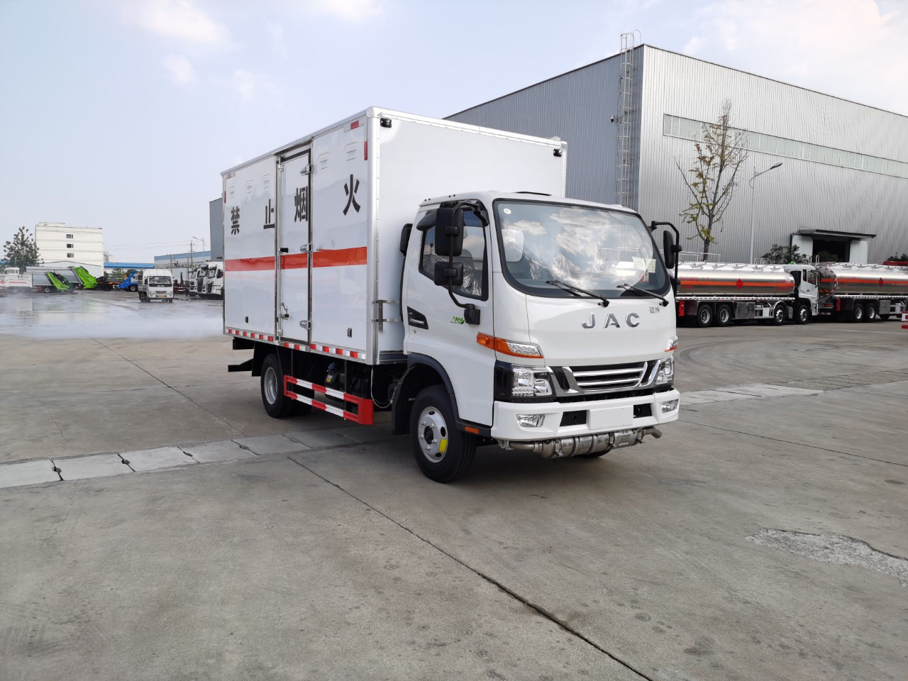 江淮駿鈴V5藍(lán)牌國六氣體廂式運(yùn)輸車