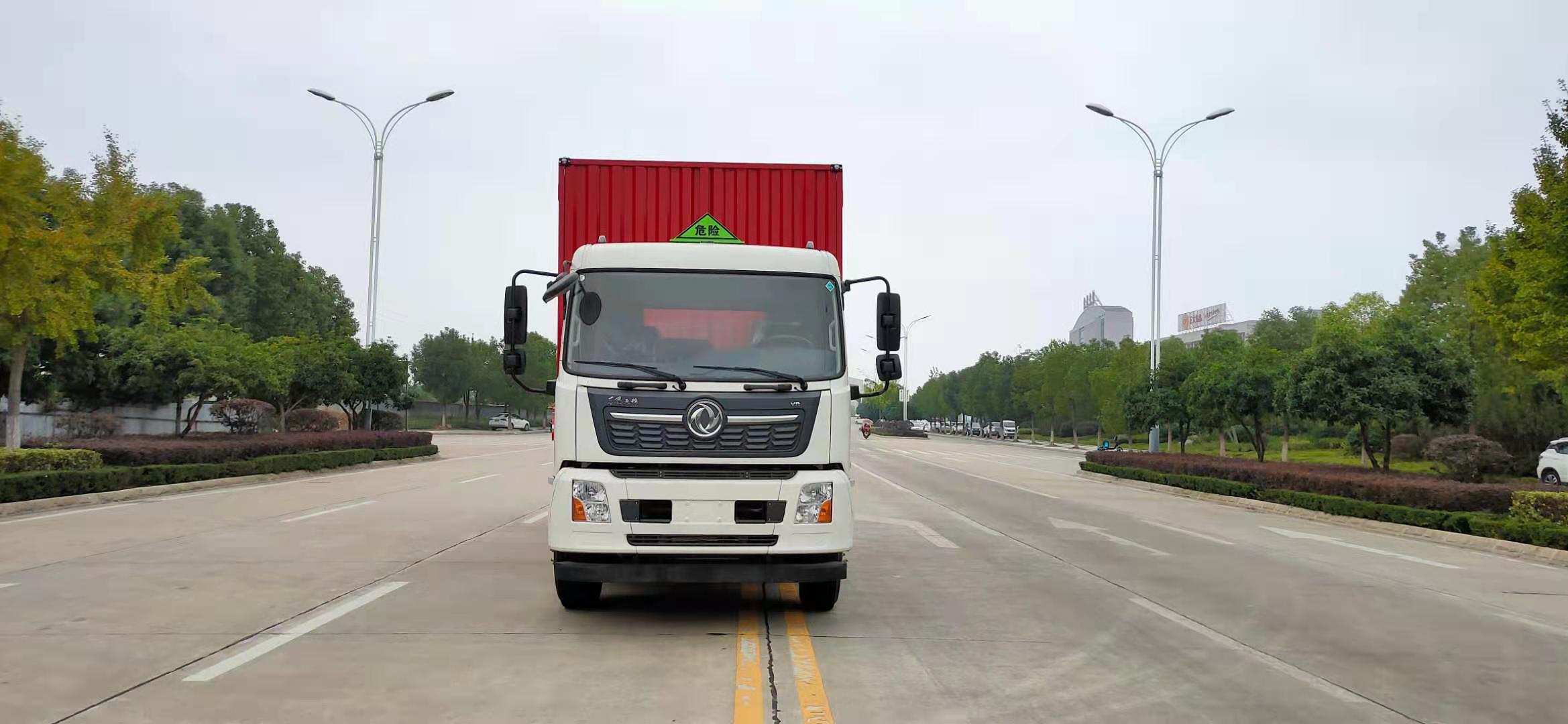 東風天錦三軸9米易燃液體廂式運輸車