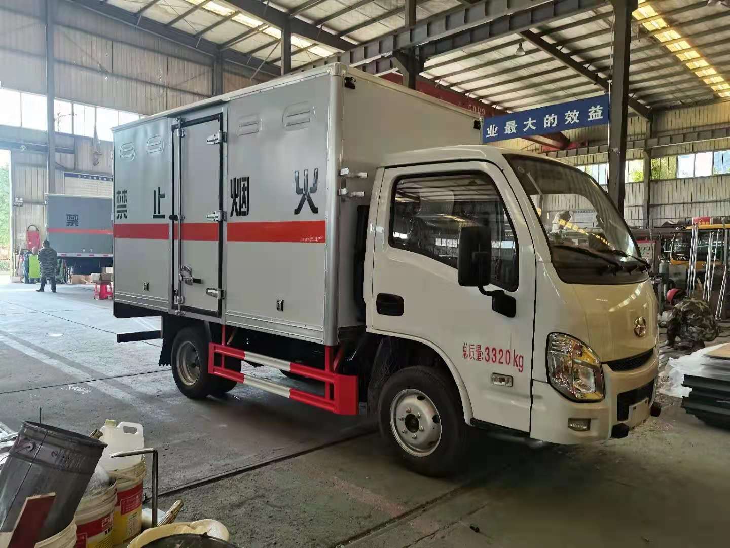 躍進(jìn)國(guó)六烤漆板汽油危險(xiǎn)品車