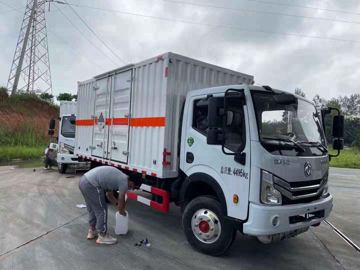 內蒙許總自提3臺東風國六雜項危險品車