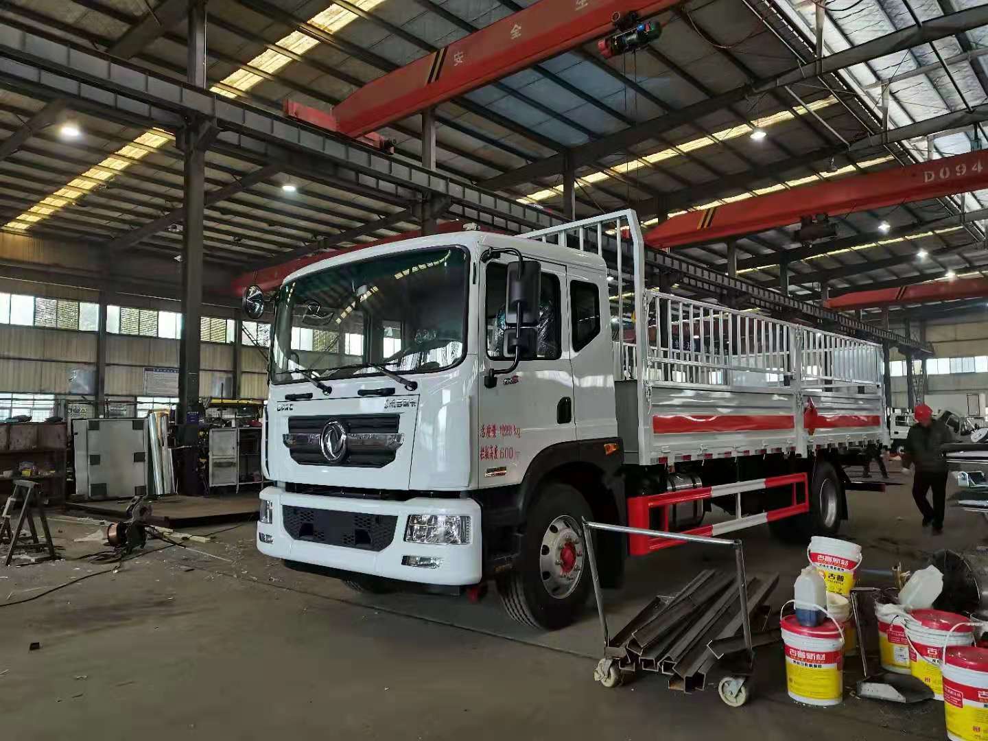 東風D9國六6米8氣瓶運輸車（低平板）