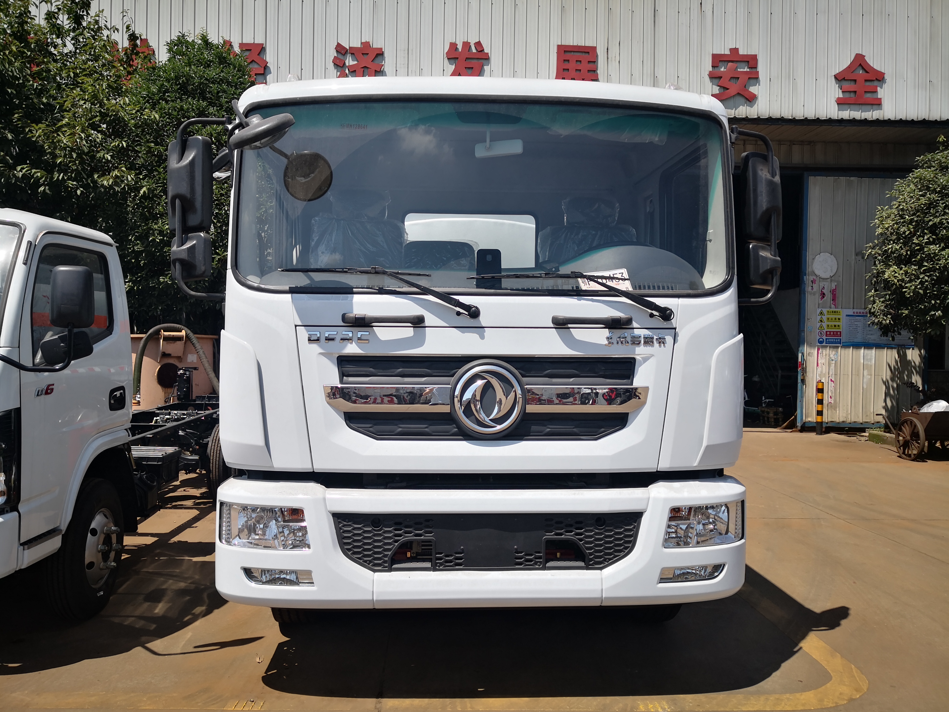 東風D9國六運油車詳細配置介紹