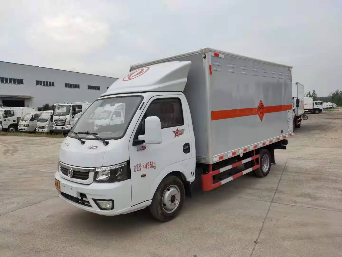 東風途逸柴油3米9爆破器材運輸車