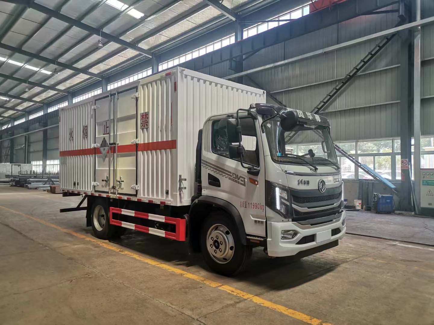 5米1性價比車型——東風華神國六危險品車