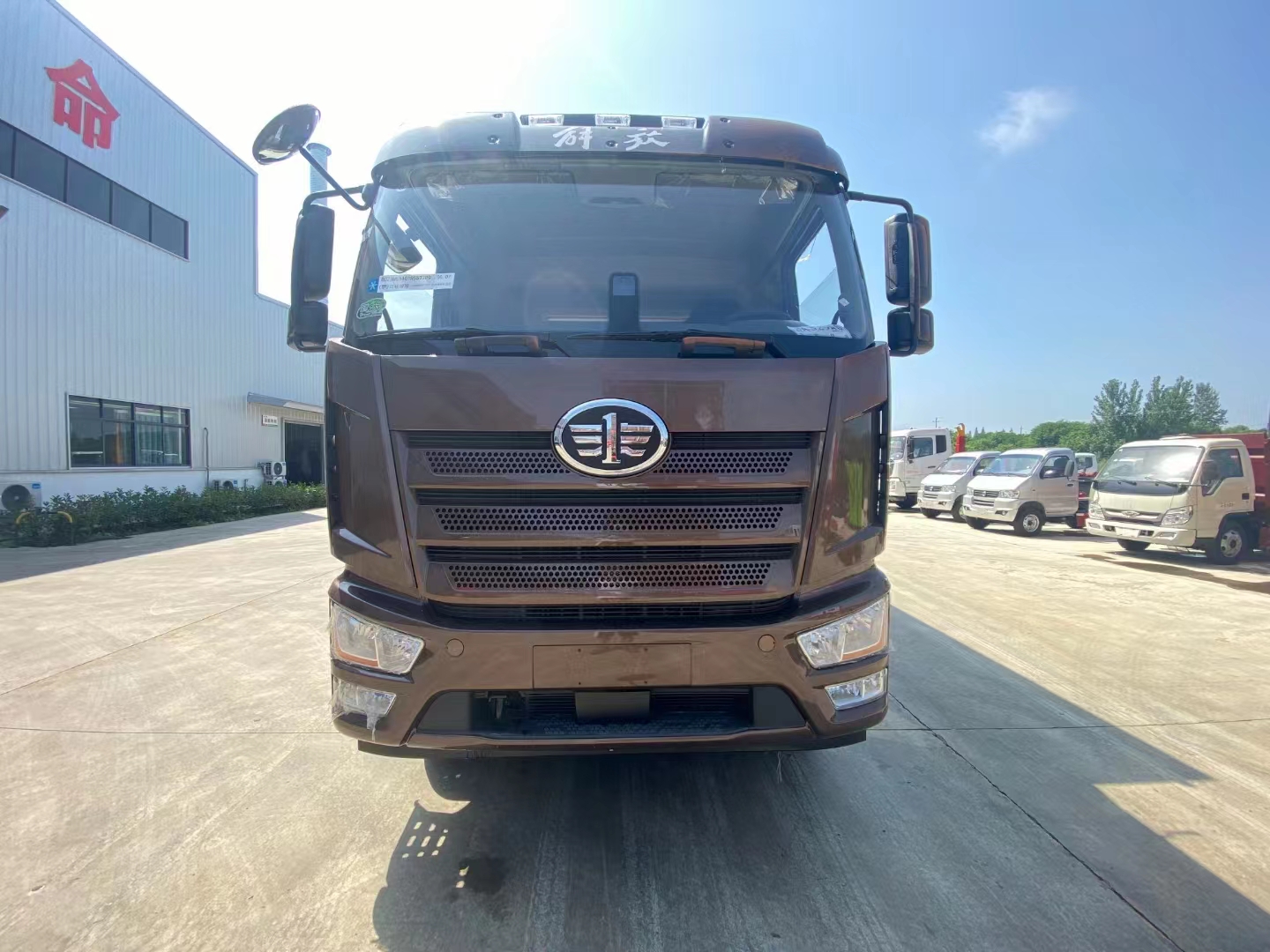 解放三軸8米6國六瓦楞板危險品車（220馬力）