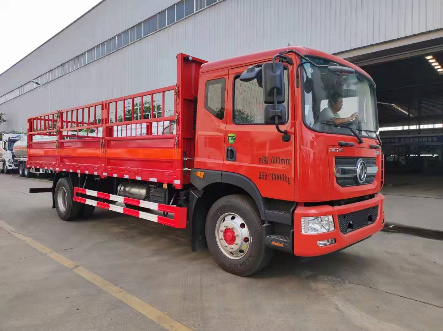 東風多利卡D9紅色高欄氣瓶運輸車