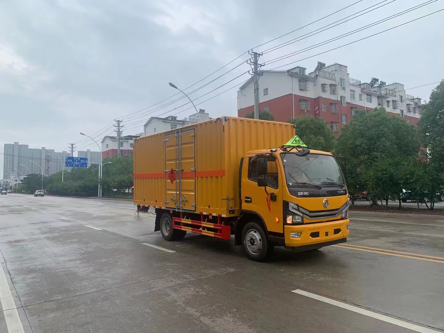 東風大多利卡5米1國六城市危險品配送車