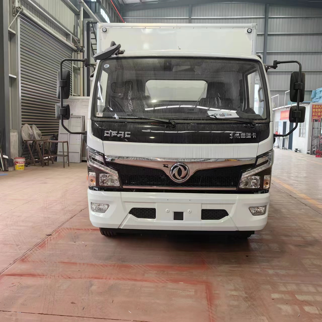 東風(fēng)額載5噸貨箱5米1危險品車