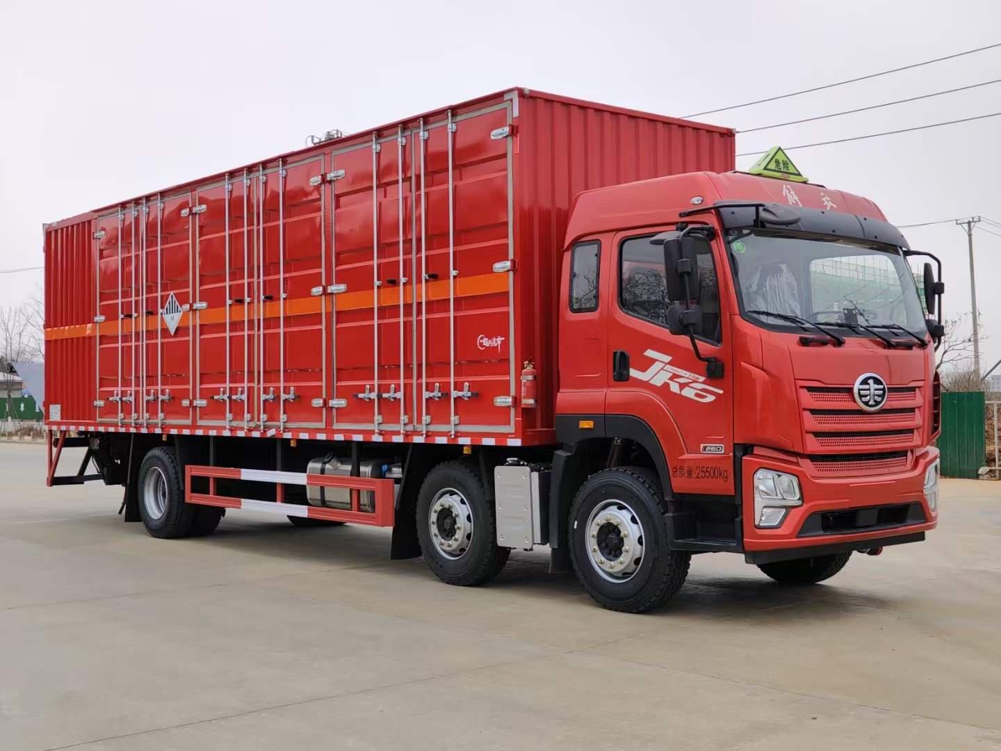 解放JK6國六9米6半高頂全浮危險品車