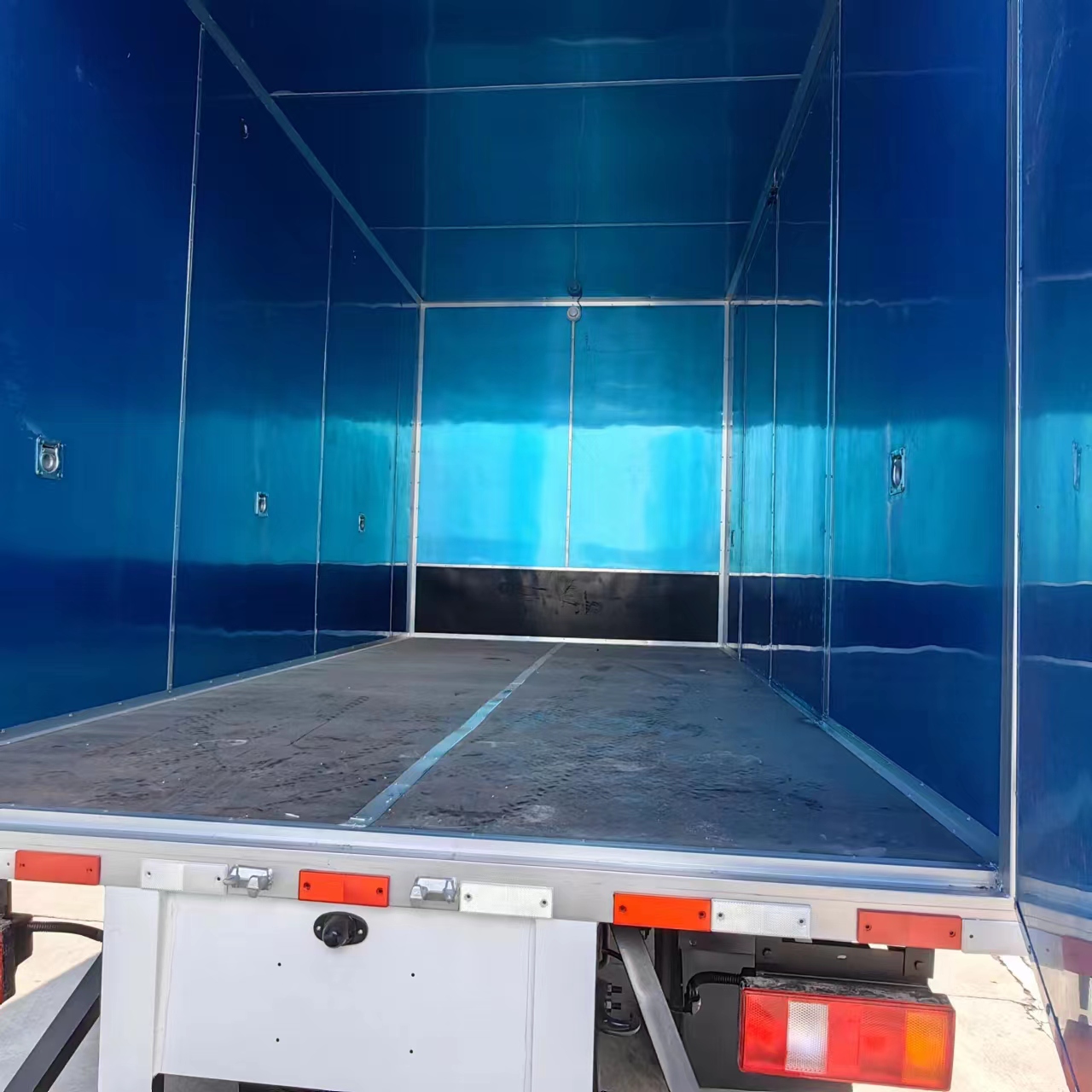 危險品車各種箱體定制