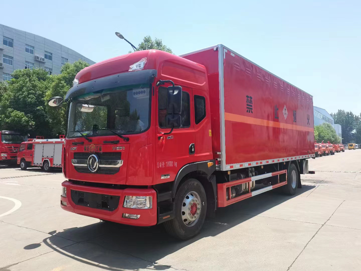 東風(fēng)D9國六高頂雙臥危險品車