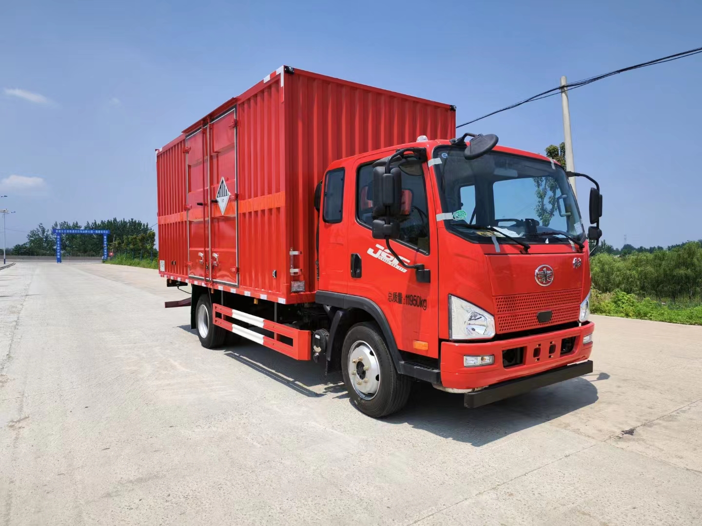 解放紅色一排半雜項運(yùn)輸車