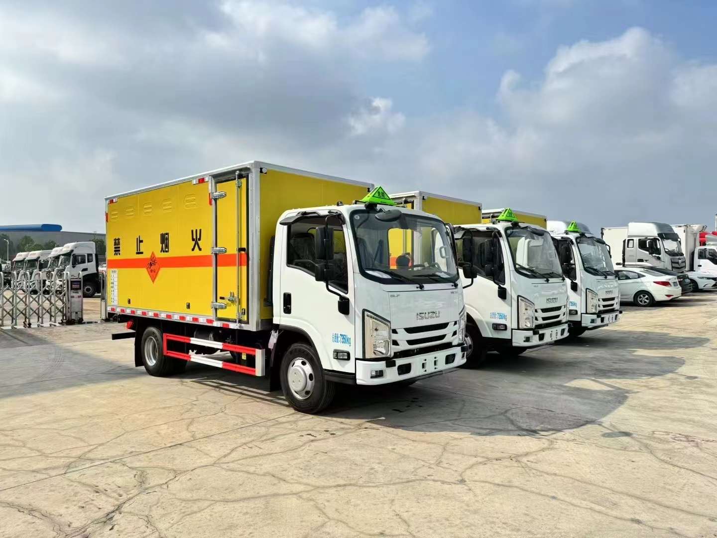 溫州李總批量訂購黃牌五十鈴爆破器材運輸車