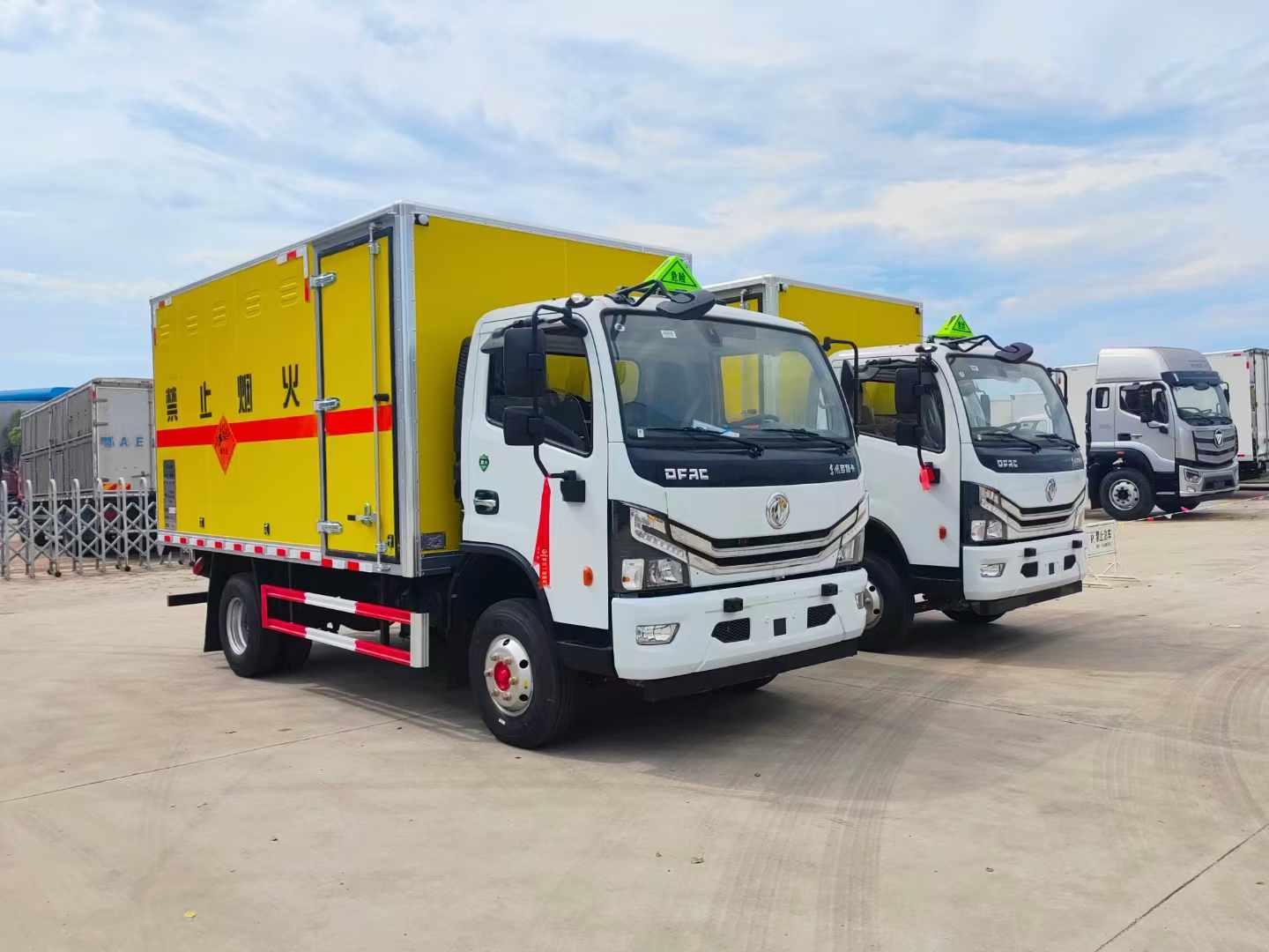 湖南李總批量訂購東風(fēng)5噸爆破車